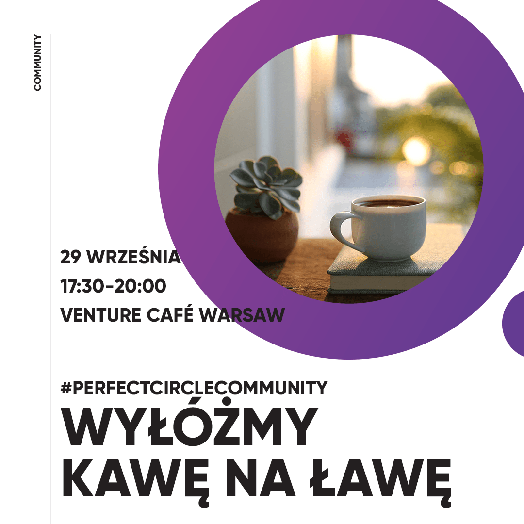 Kubek kawy na stole.